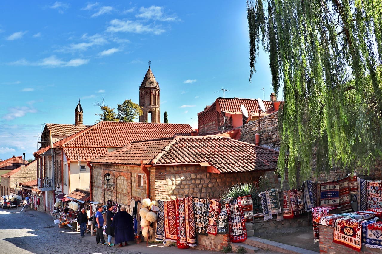 Georgia road trip by rental car — Tbilisi to Kazbegi, Batumi, Sighnaghi and Vardzia scenic routes